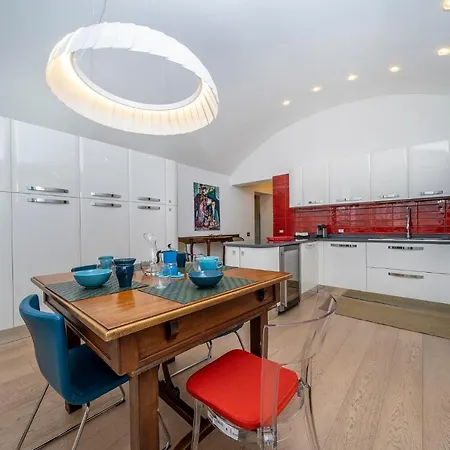 Attico Del Gusto - Terrace & Private Parking Apartment Udine
