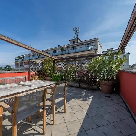 Apartamento Attico Del Gusto - Terrace & Private Parking Údine