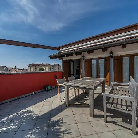 Guesthost - Attico Del Gusto - Terrace & Private Parking *
